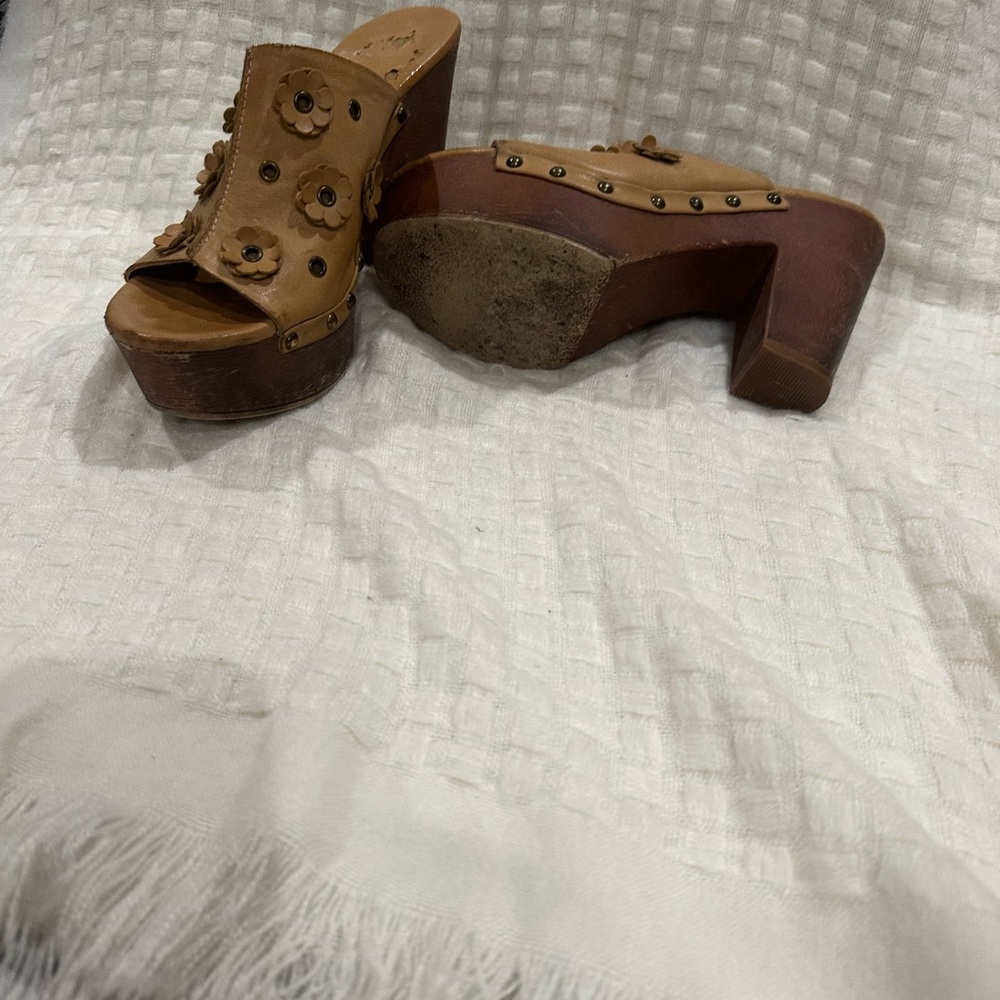 Dolce Vita Tan Floral Mules - Picture 4 of 4